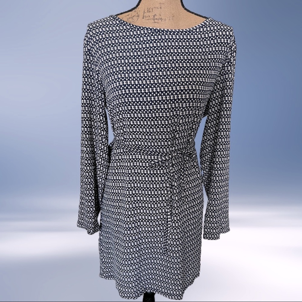 NWT- GORGEOUS LANA PARIS DRESS- M/L